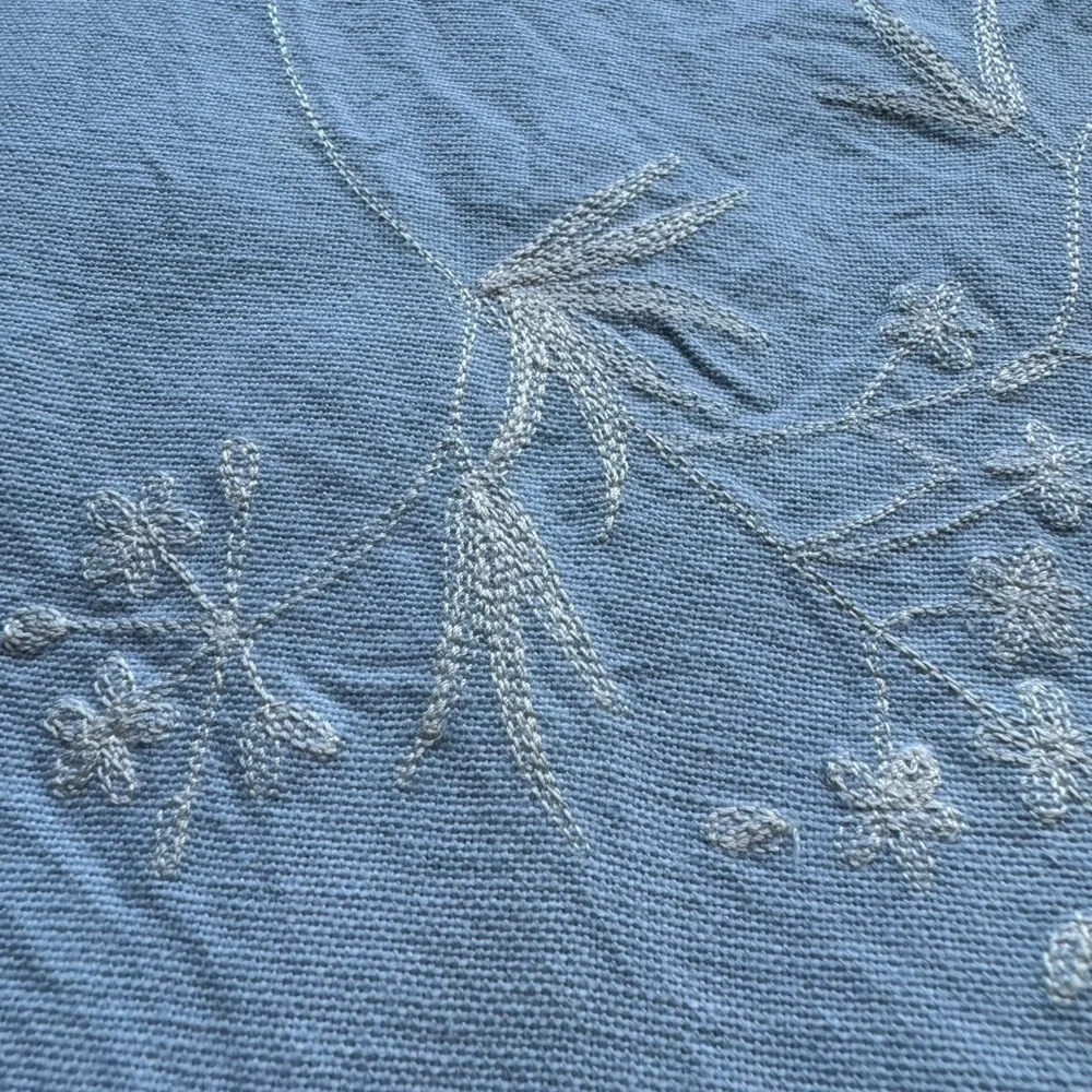 Crate & Barrel set of 4 Floral Embroidered Napkins Light Blue